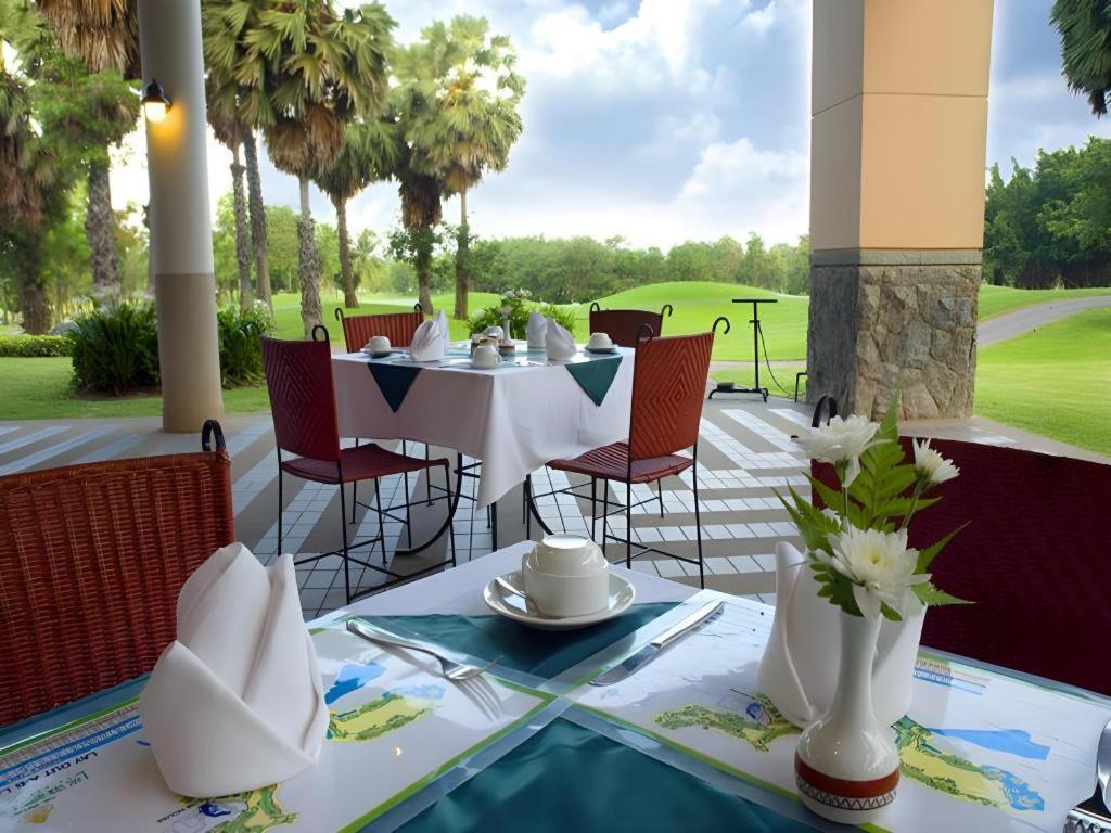 Lake View Hotel And Golf Club HHQ Buitenkant foto