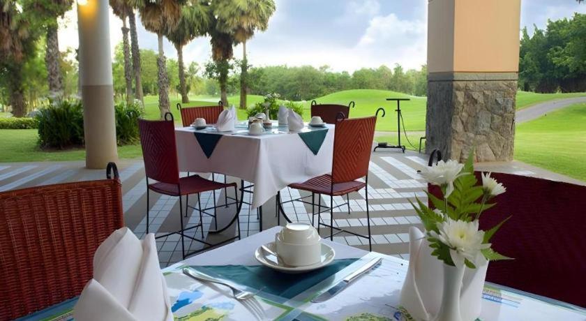 Lake View Hotel And Golf Club HHQ Buitenkant foto